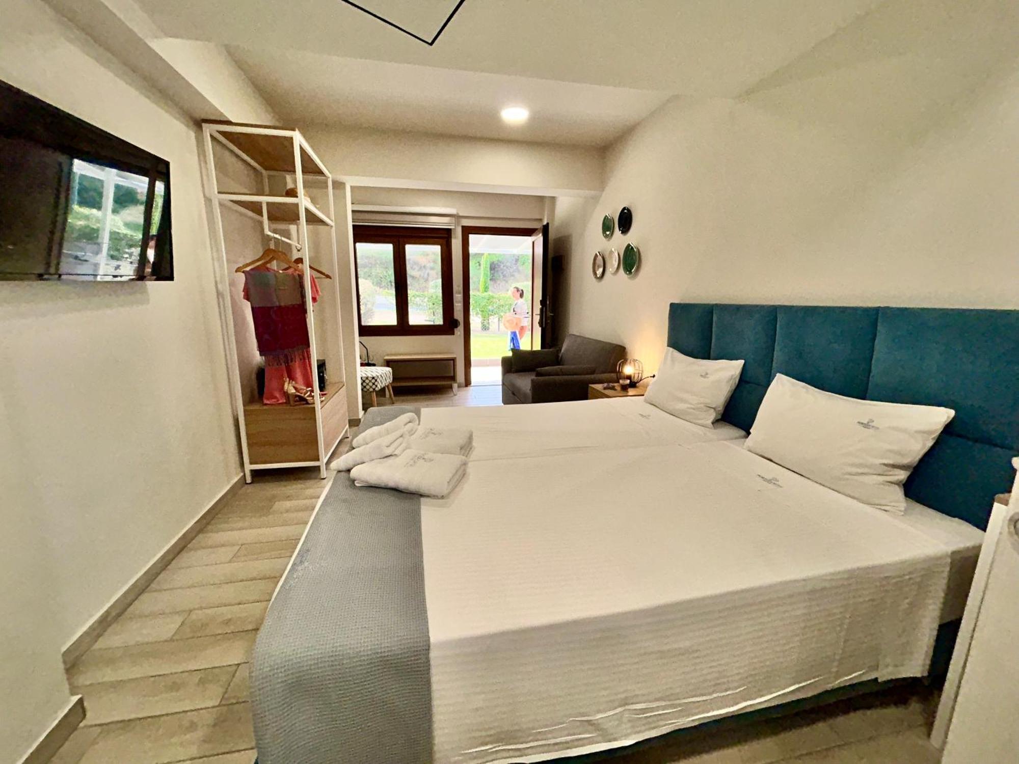 Porto Portes Suites เนอาโปติไดอา ภายนอก รูปภาพ